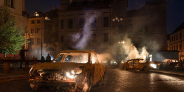 Cars burnt in the war in Ukraine smoke at the light festival – Lux Helsinki programme ready